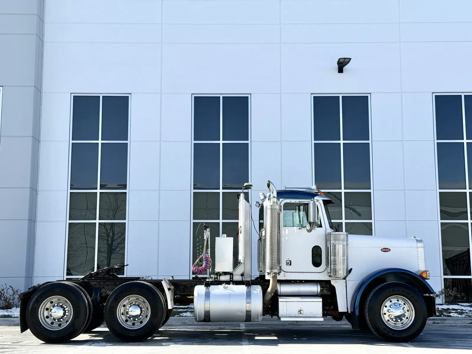 2003 Peterbilt 379 in New Lenox, IL — photo 3