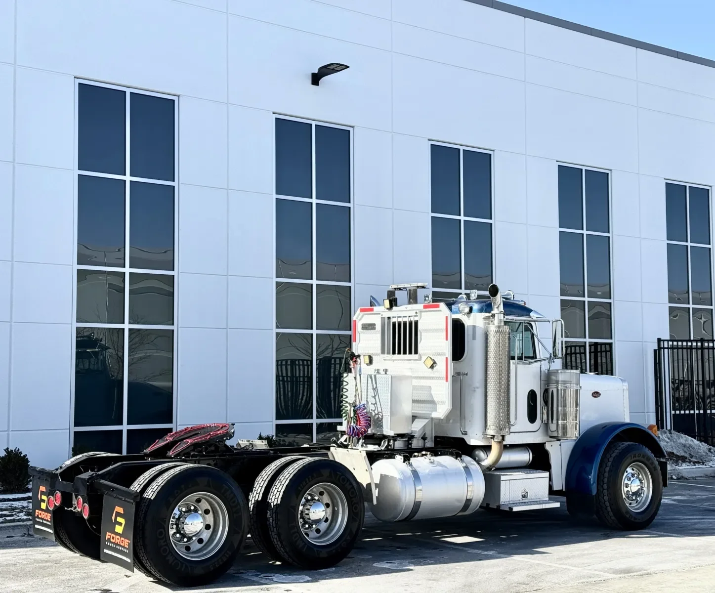 2003 Peterbilt 379 in New Lenox, IL — photo 5