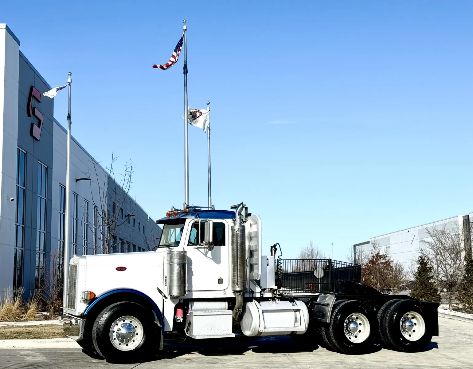 2003 Peterbilt 379 in New Lenox, IL