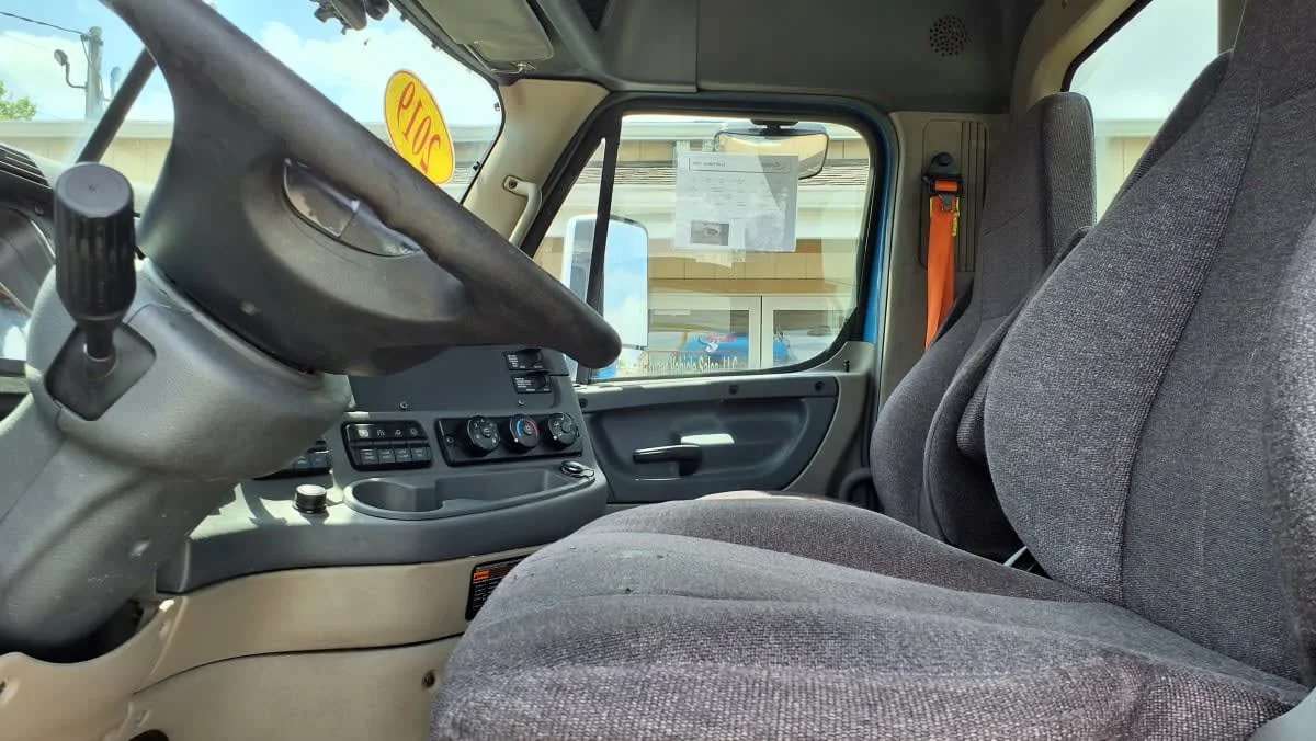 2019 Freightliner Cascadia in West Chester, OH — photo 7