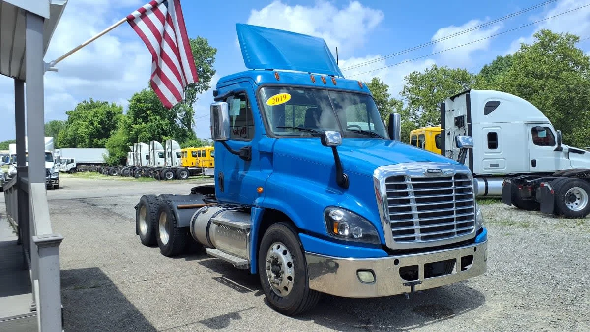 2019 Freightliner Cascadia in West Chester, OH — photo 3