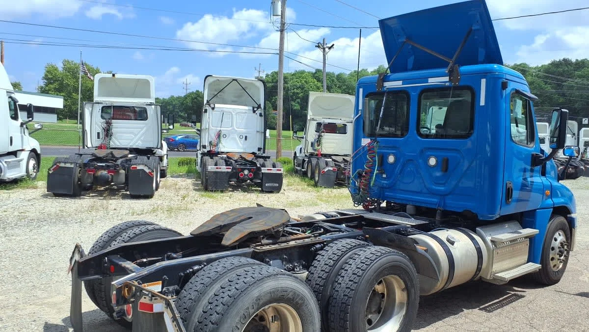2019 Freightliner Cascadia in West Chester, OH — photo 4