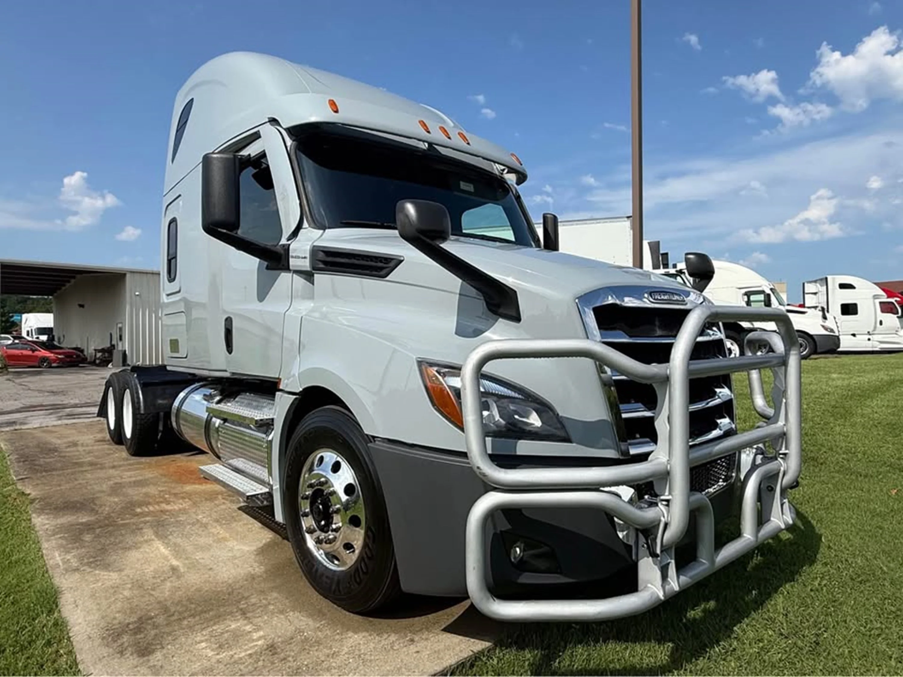 2020 Freightliner Cascadia — photo 2
