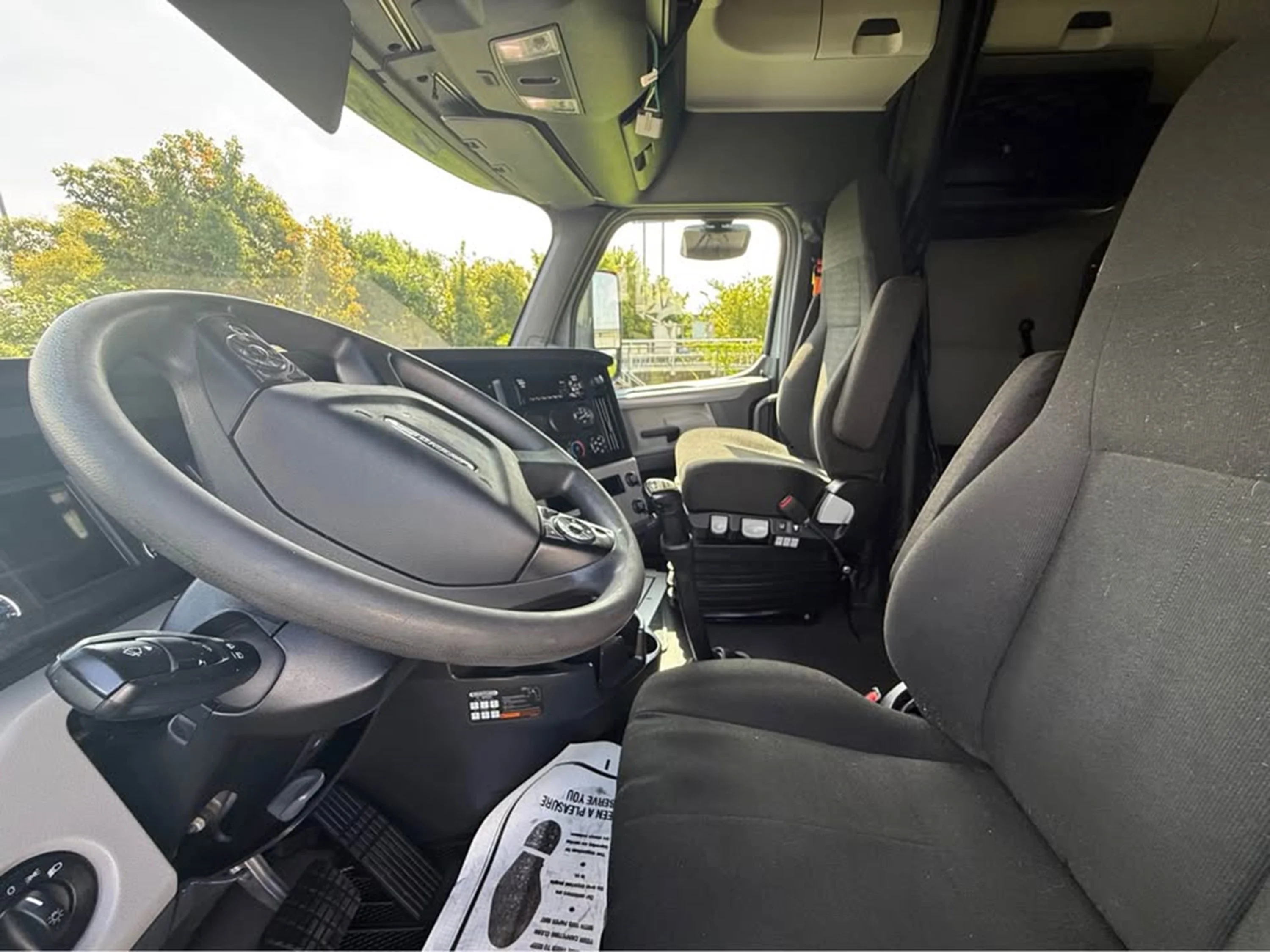 2020 Freightliner Cascadia — photo 8
