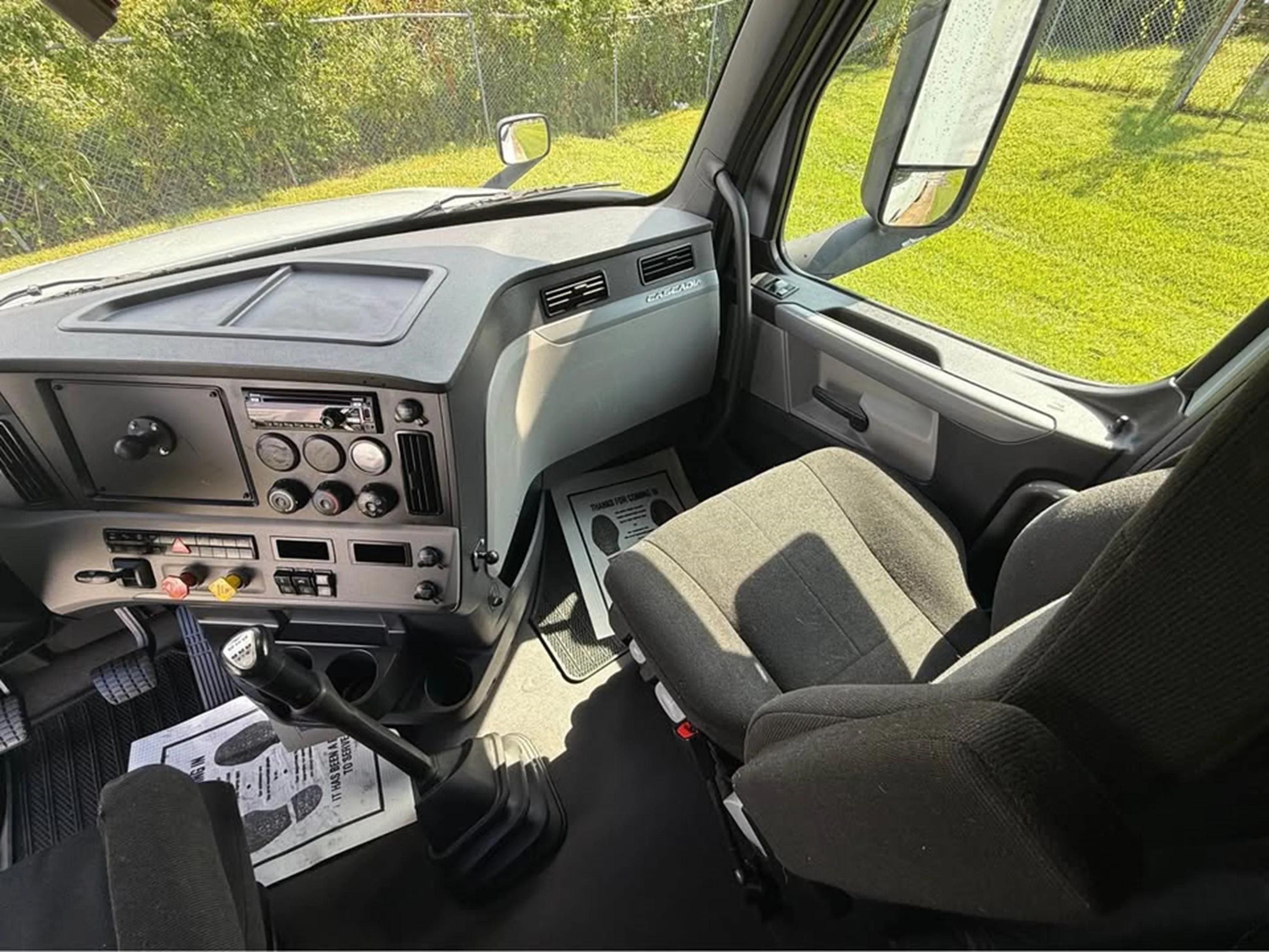 2020 Freightliner Cascadia — photo 10