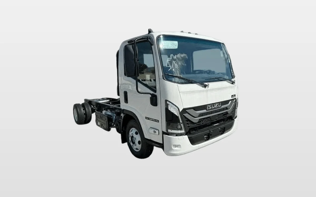 2025 Isuzu NPR - image 1