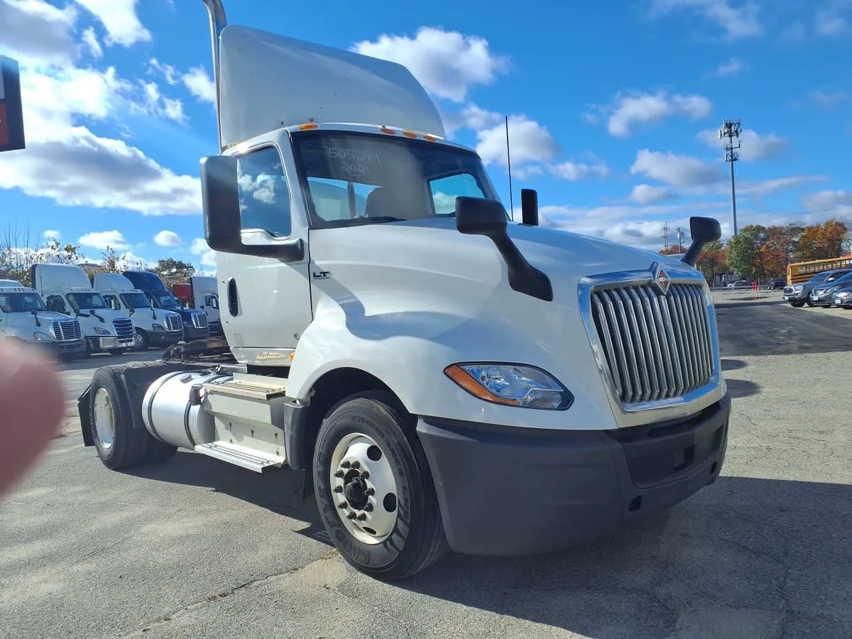 2021 International LT in Warwick, RI — photo 3