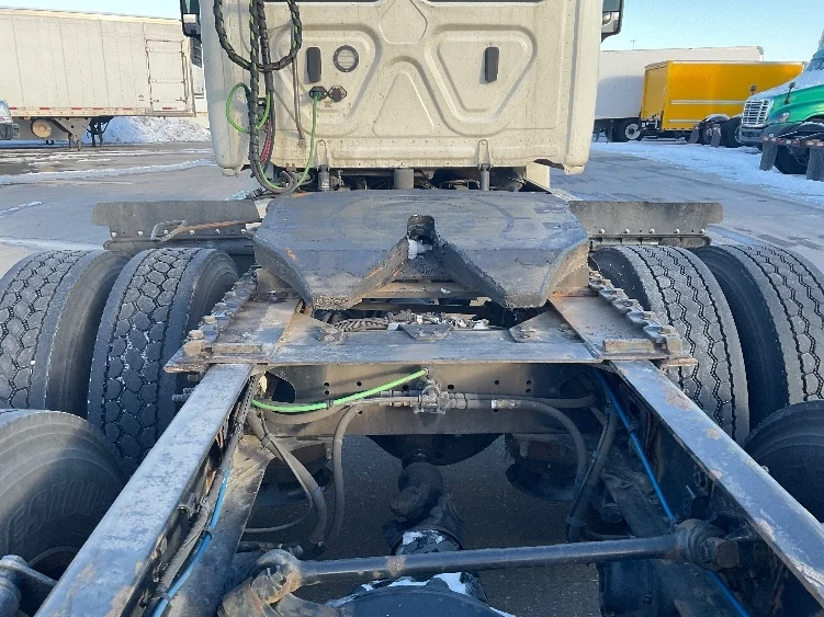 2019 Freightliner Cascadia - image 6