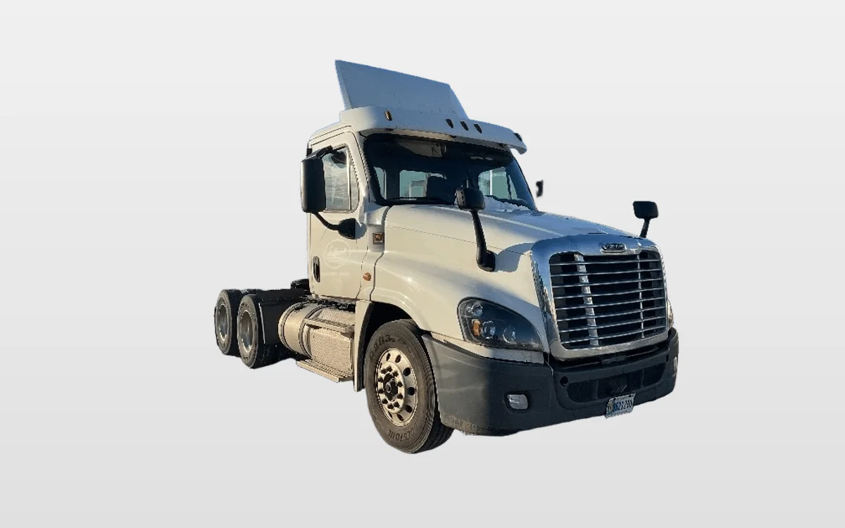 2019 Freightliner Cascadia - image 1