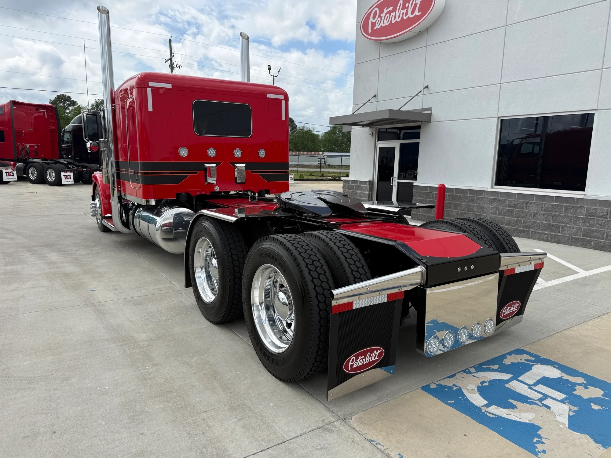 2026 Peterbilt 589 in Lowell, AR — photo 3