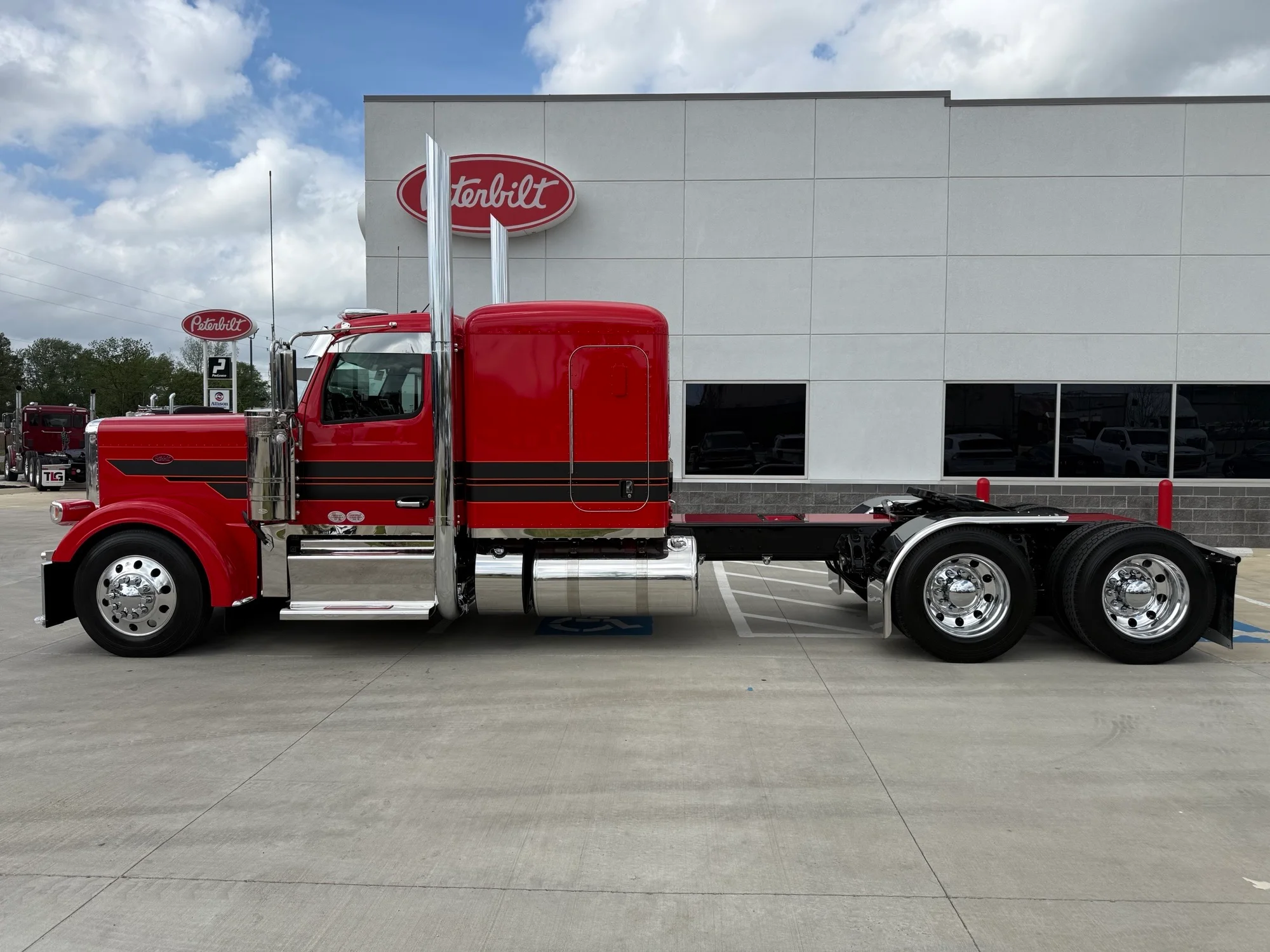 2026 Peterbilt 589 in Lowell, AR — photo 2