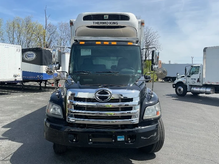 2019 Hino 338 - image 2