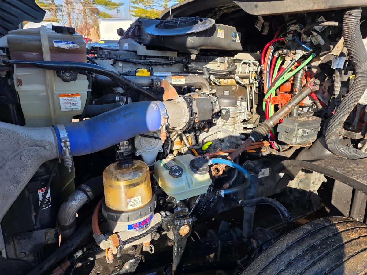 2020 Freightliner Cascadia - image 9