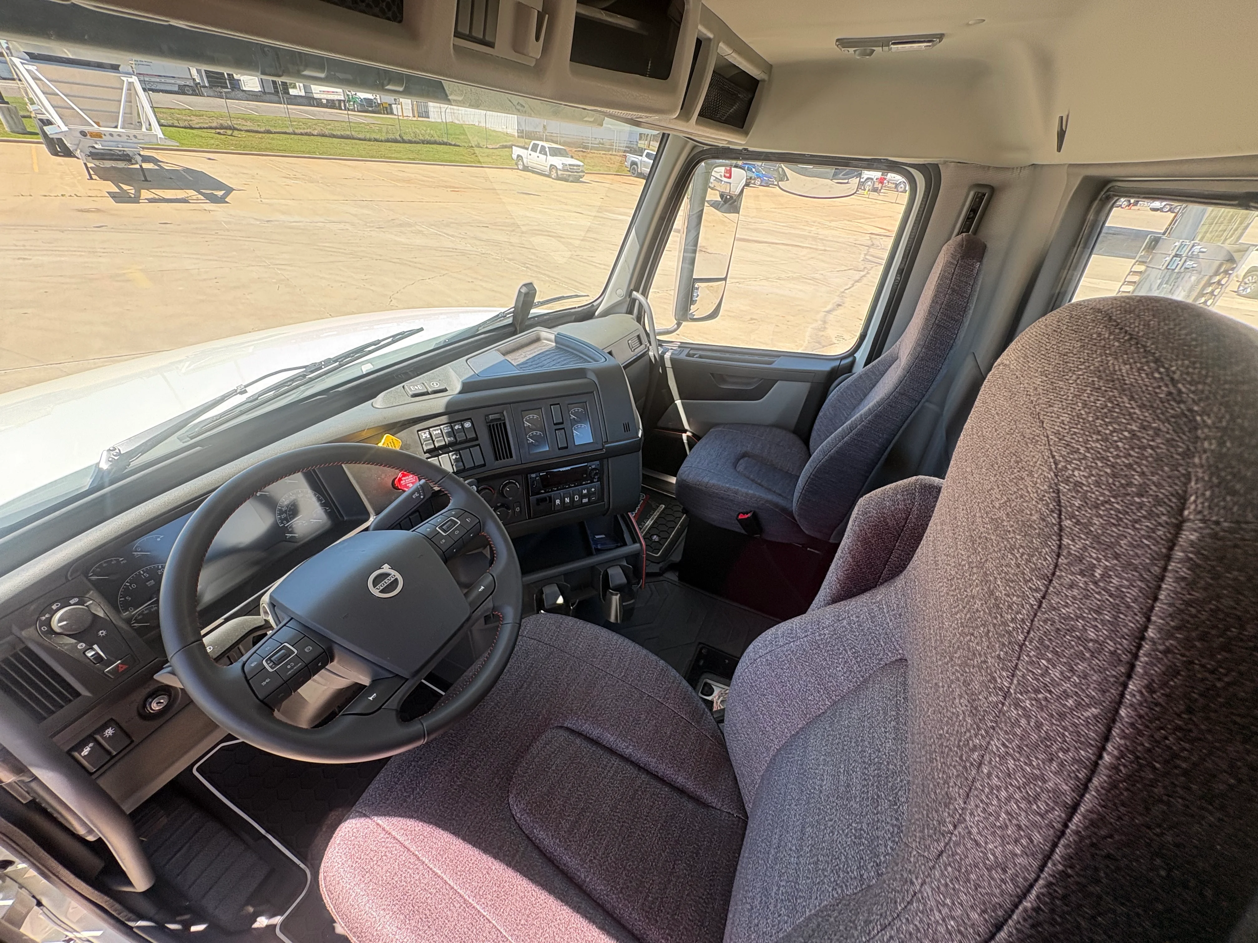 2027 Volvo VHD 300 in Shreveport, LA — photo 10