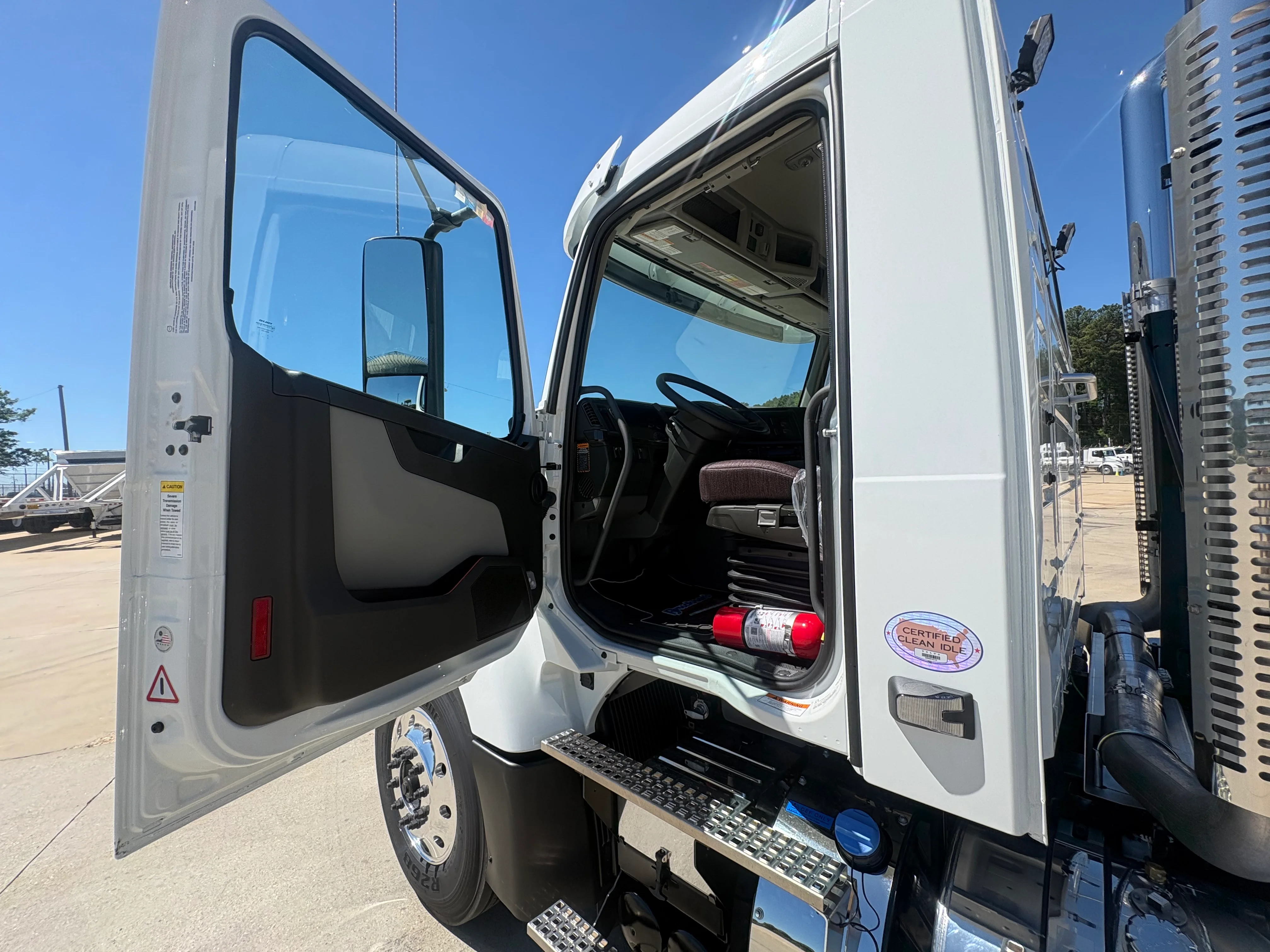 2027 Volvo VHD 300 in Shreveport, LA — photo 9