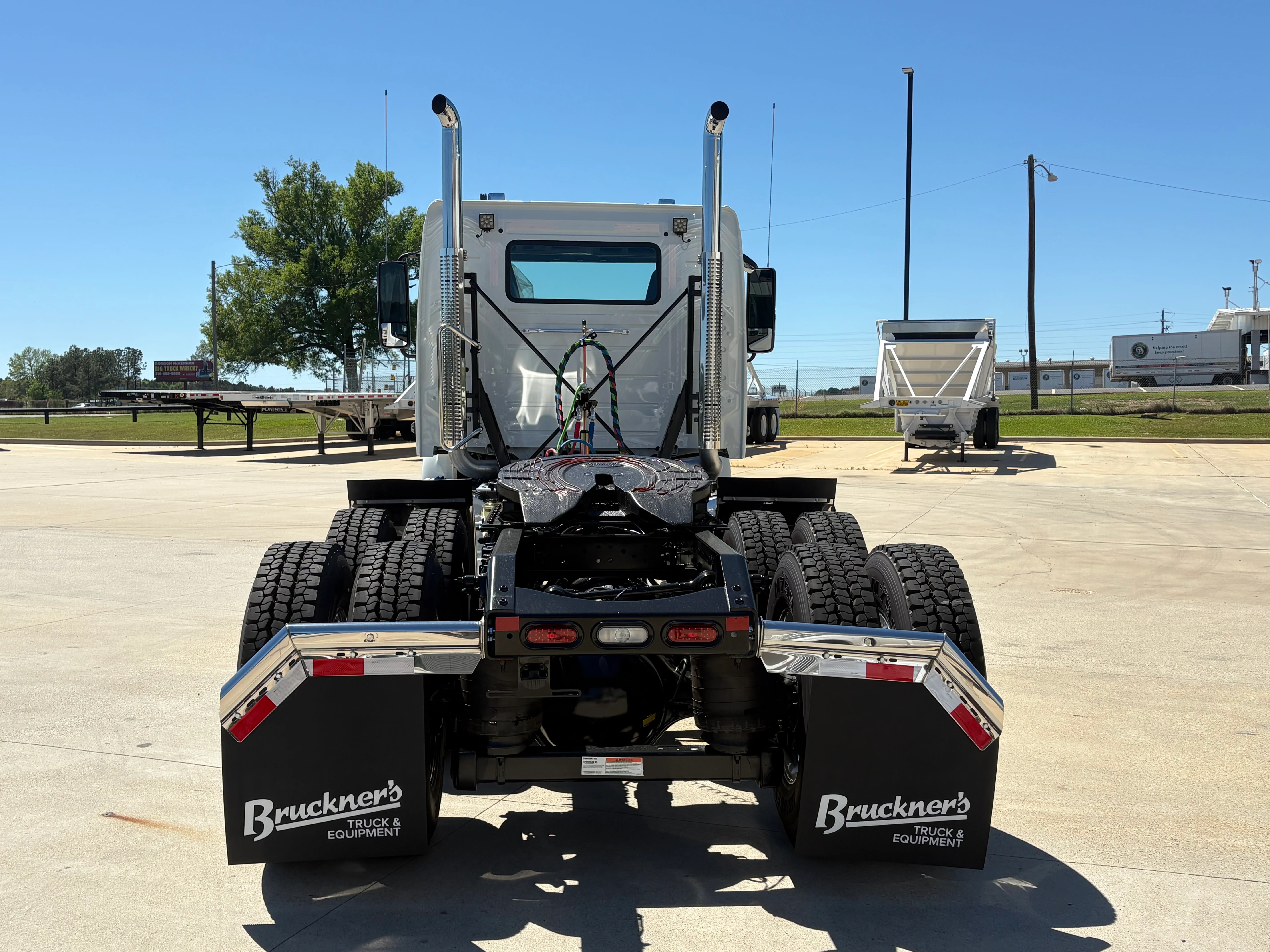 2027 Volvo VHD 300 in Shreveport, LA — photo 5