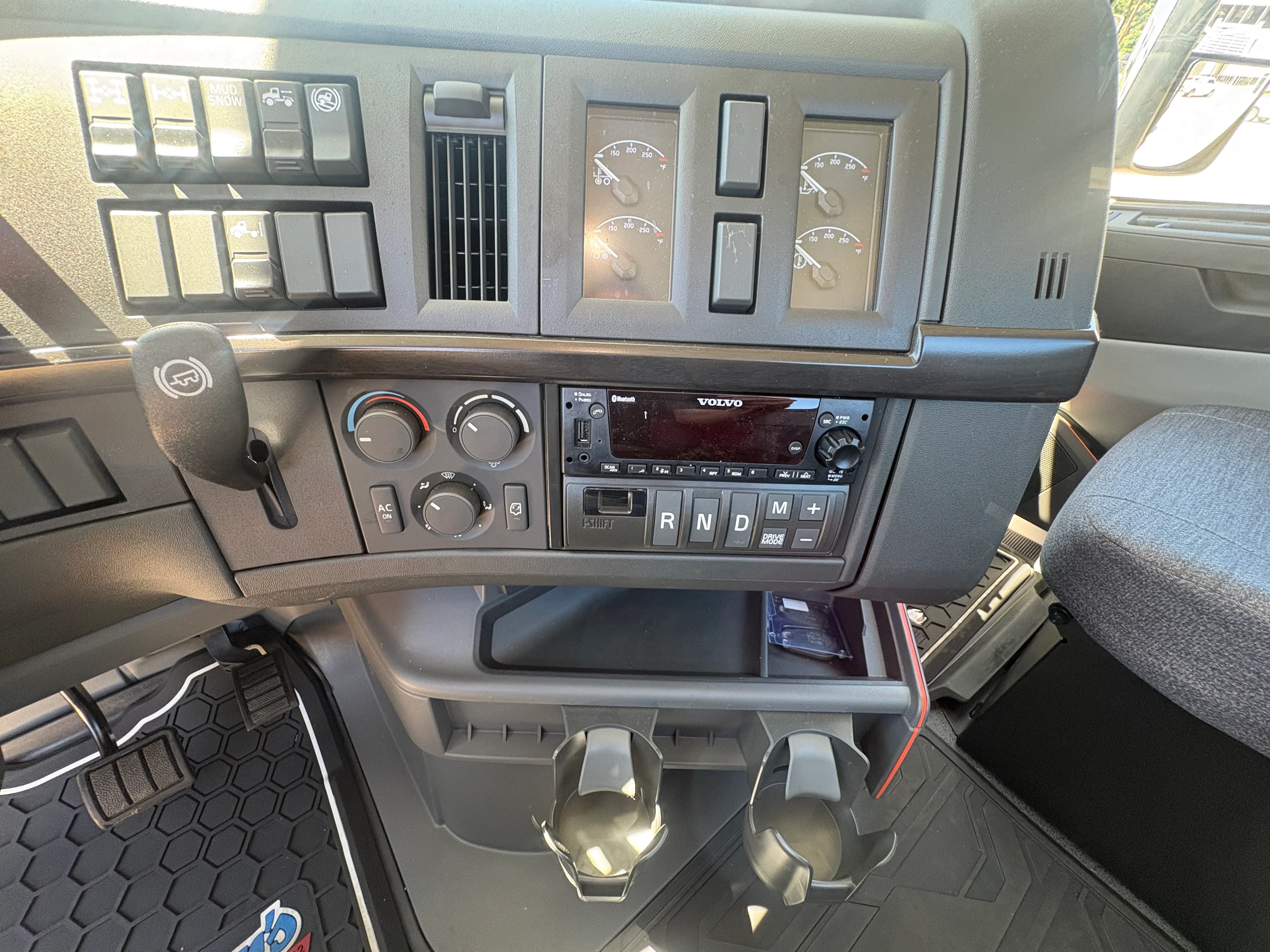 2027 Volvo VHD 300 in Shreveport, LA — photo 12