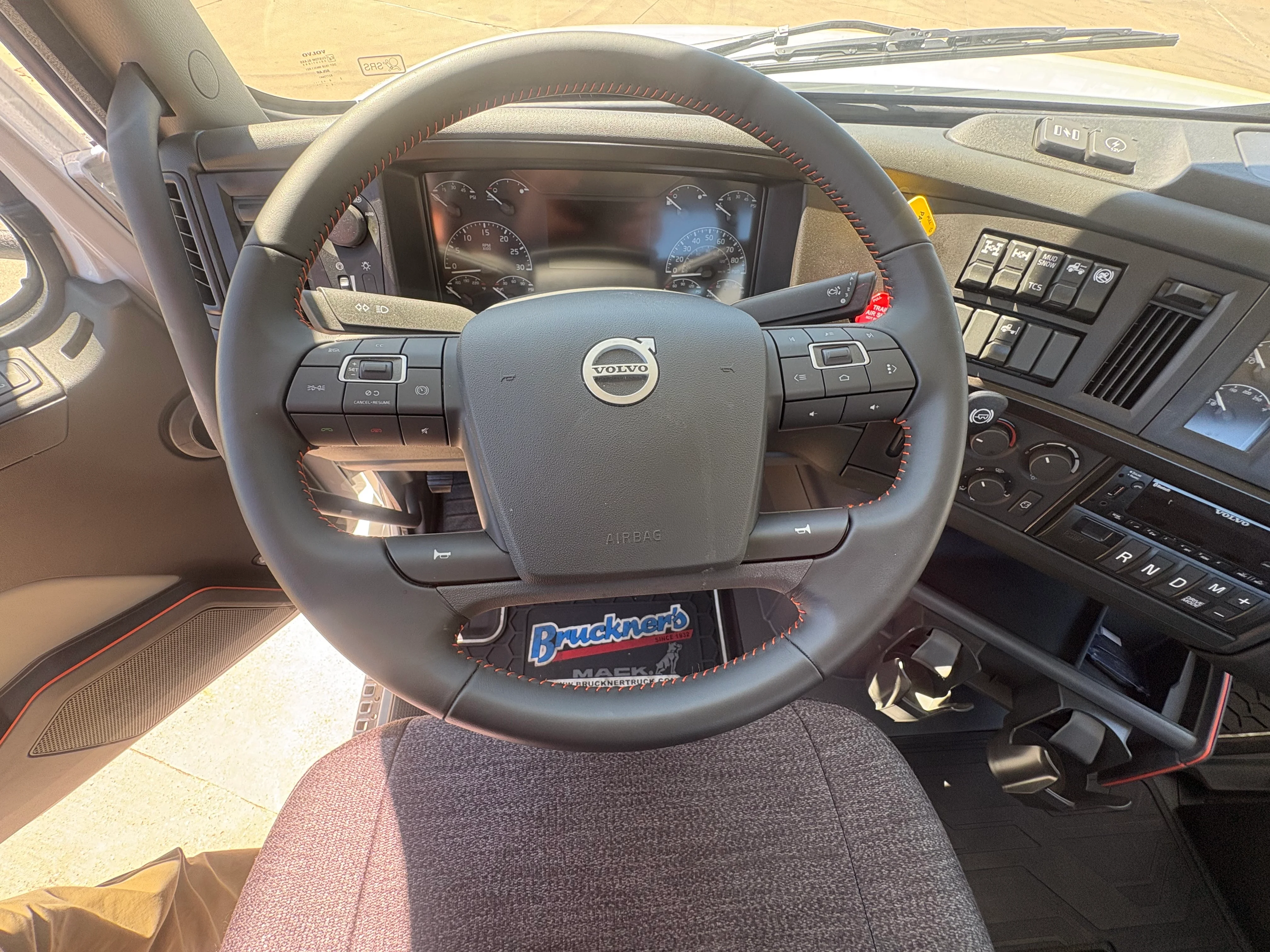 2027 Volvo VHD 300 in Shreveport, LA — photo 11