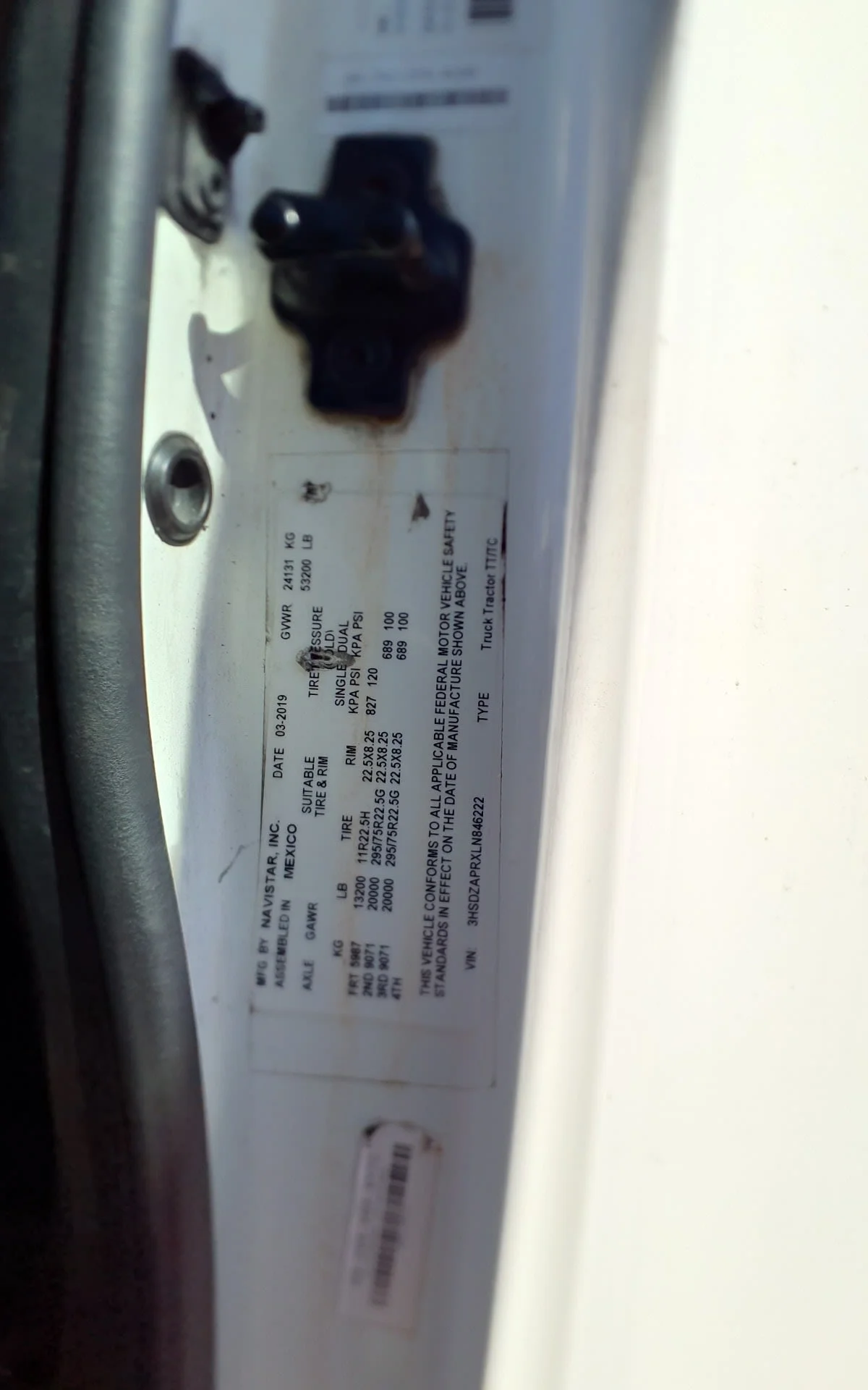2020 International LT in Kansas City, MO — photo 13