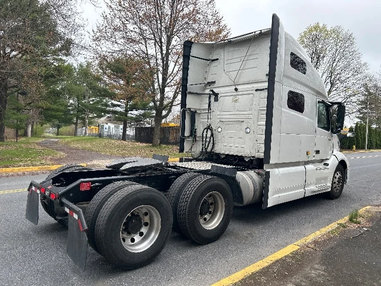 2023 Volvo VNL 760 - image 7