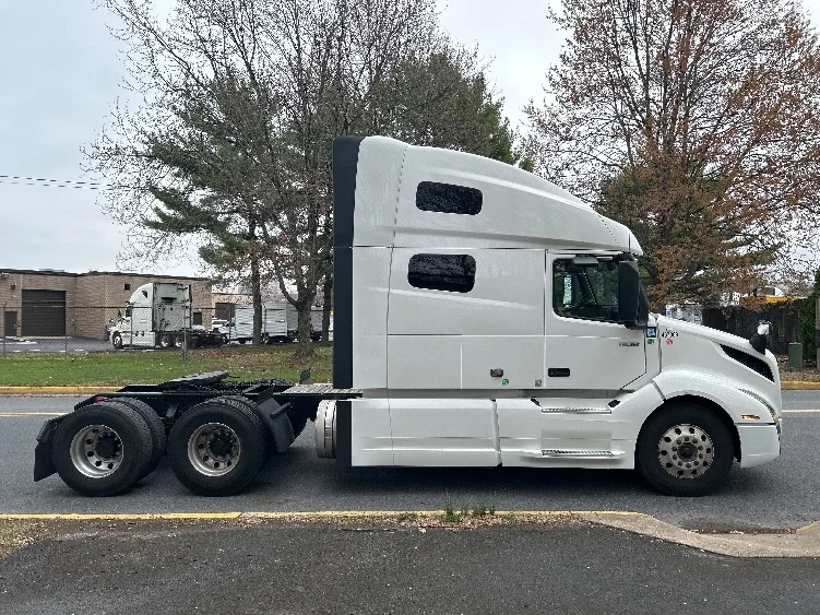 2023 Volvo VNL 760 - image 8