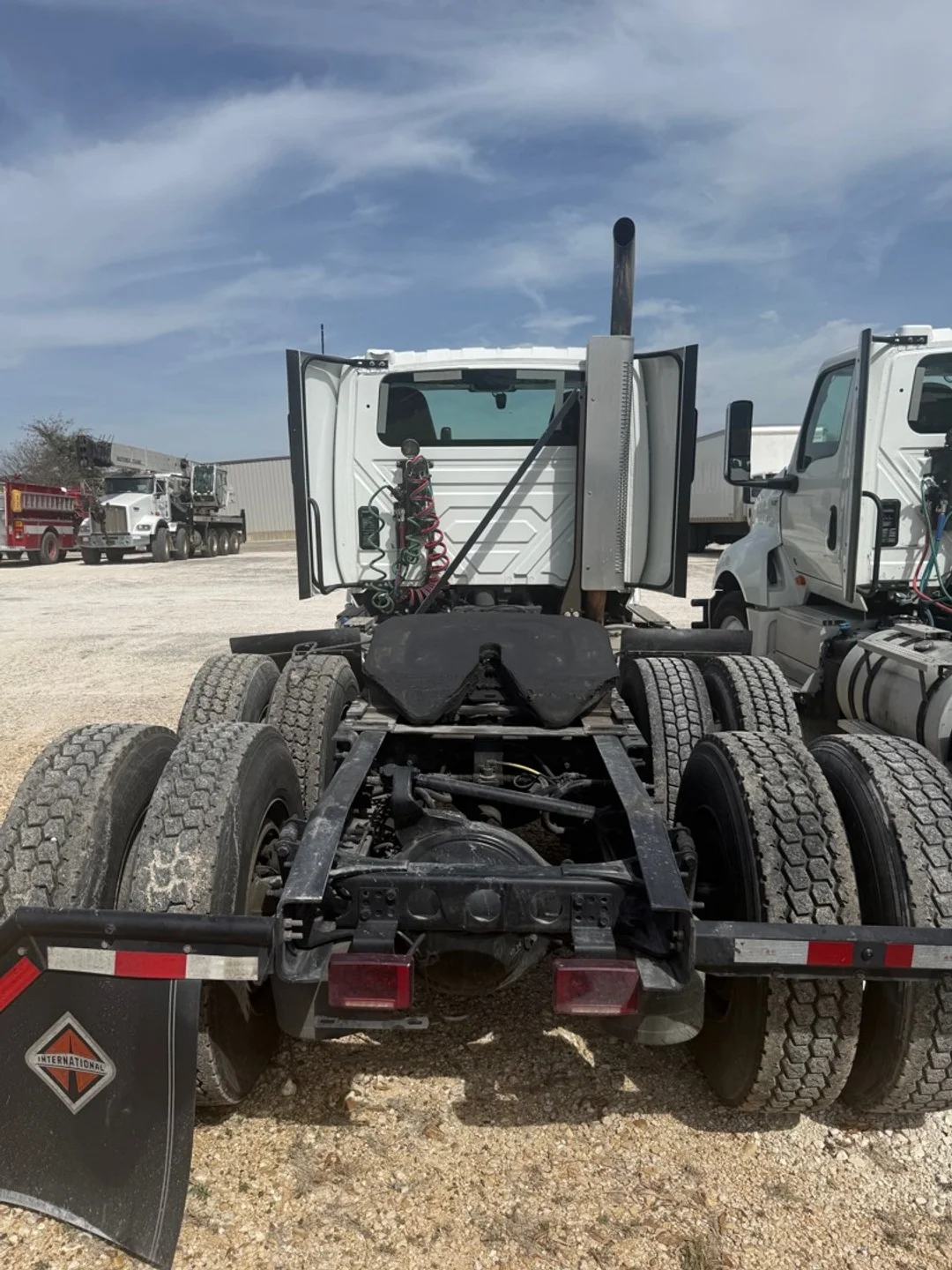 2021 International LT - image 1