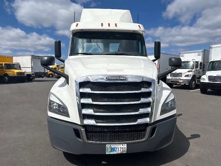 2020 Freightliner Cascadia in Linden, NJ — photo 2