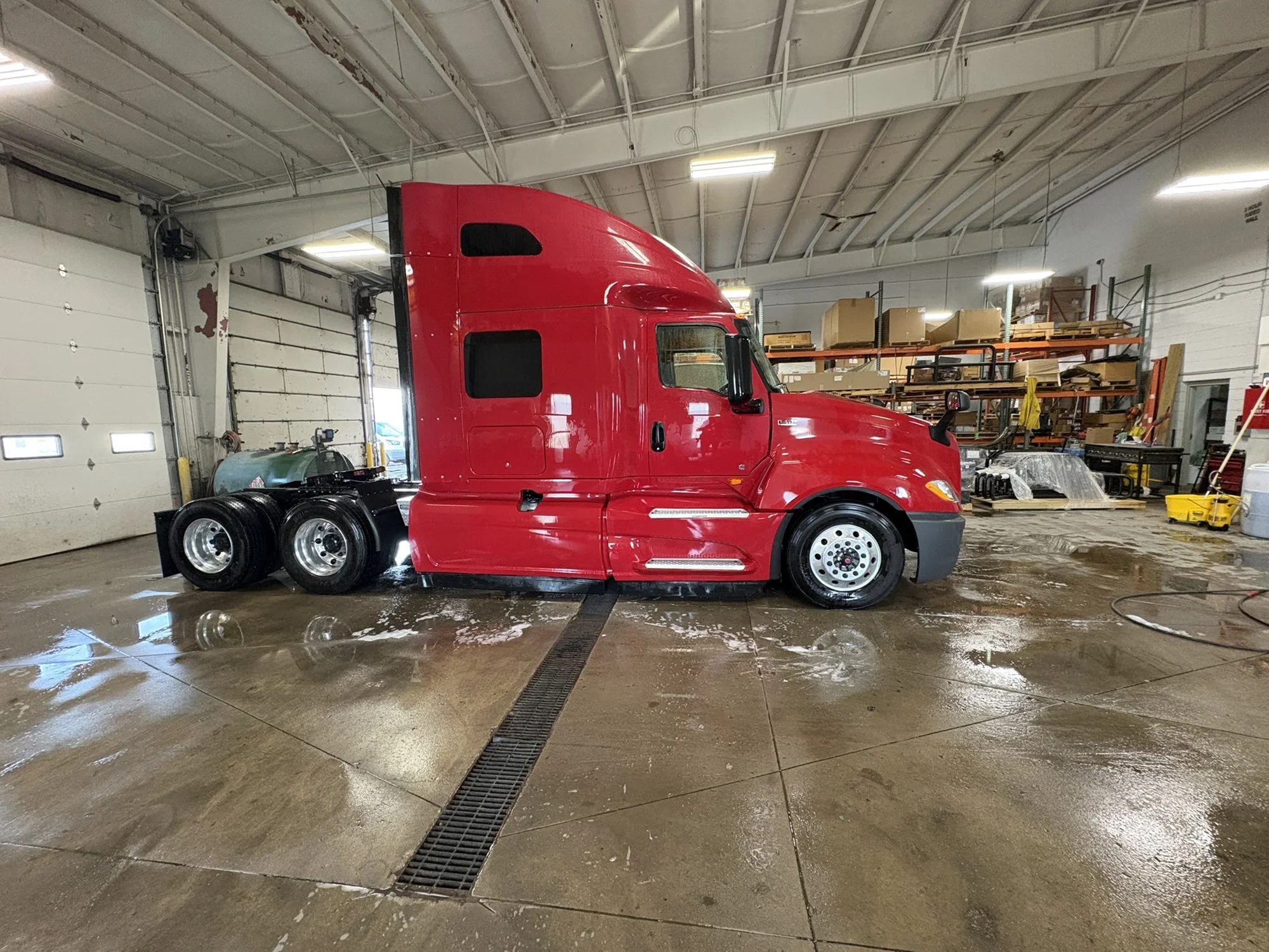 2021 International LT - image 7