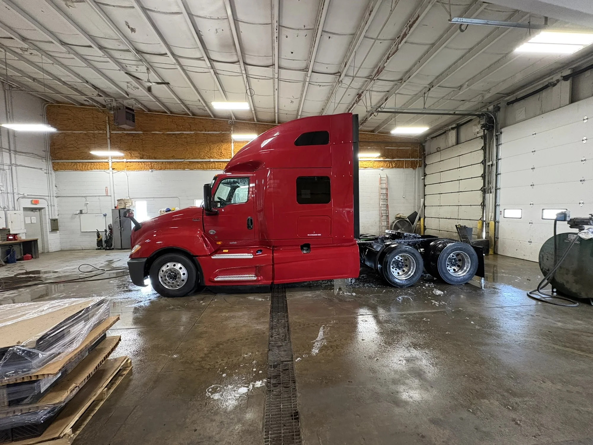 2021 International LT - image 2