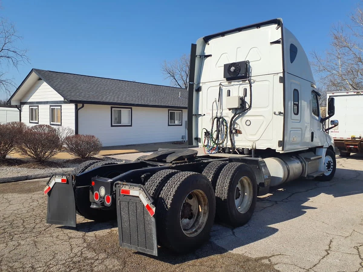 2020 Freightliner Cascadia in O'fallon, MO — photo 4