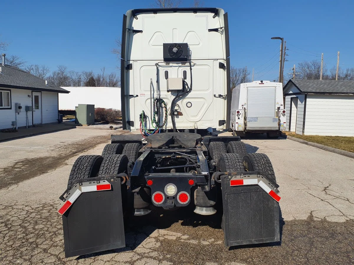 2020 Freightliner Cascadia in O'fallon, MO — photo 5
