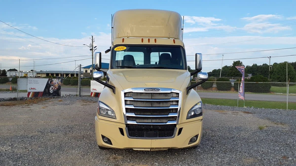 2020 Freightliner Cascadia in Birmingham, AL — photo 2