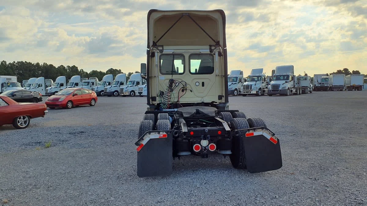 2020 Freightliner Cascadia in Birmingham, AL — photo 5