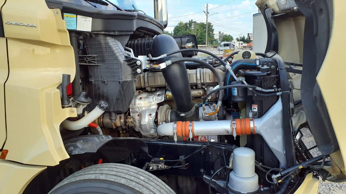 2020 Freightliner Cascadia in Birmingham, AL — photo 9