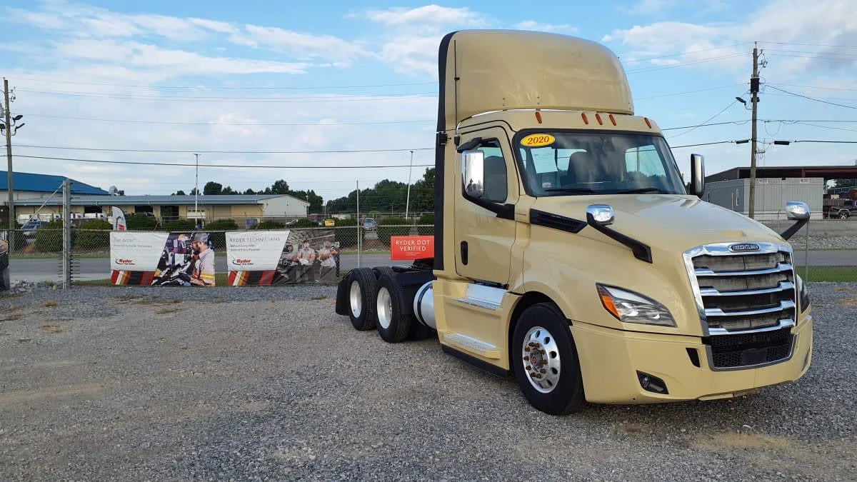 2020 Freightliner Cascadia in Birmingham, AL — photo 3