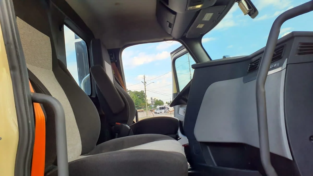 2020 Freightliner Cascadia in Birmingham, AL — photo 10