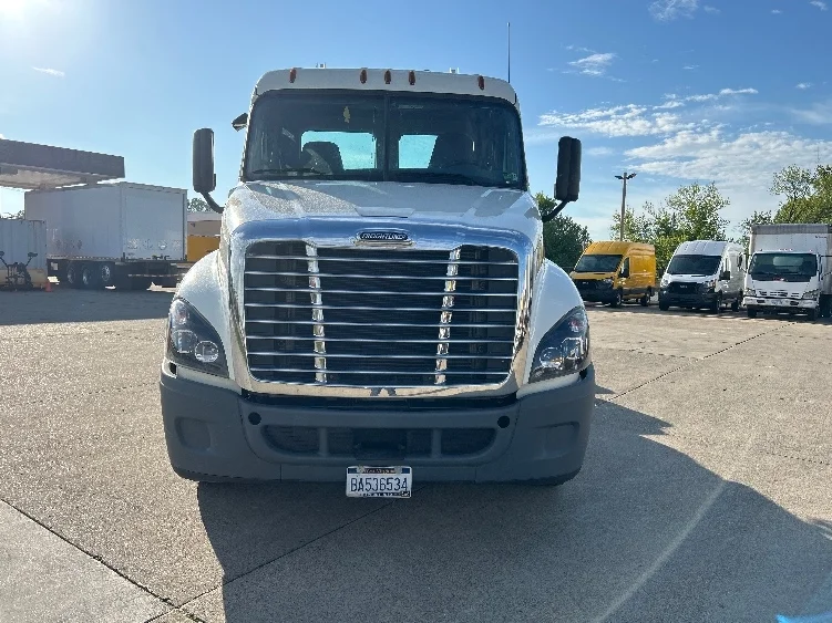 2019 Freightliner in Akron, OH — photo 2