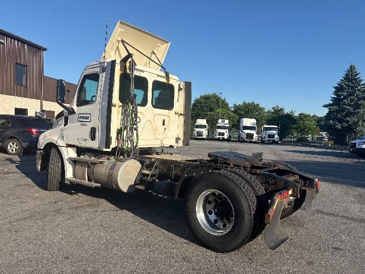 2019 Freightliner Cascadia in Montgomery, NY — photo 5