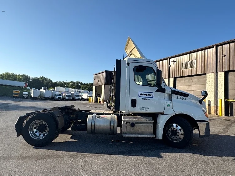 2019 Freightliner Cascadia in Montgomery, NY — photo 8