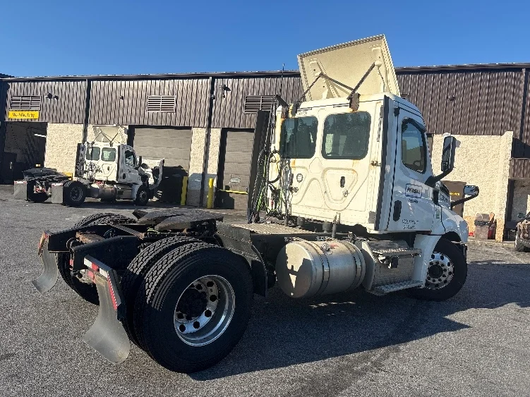 2019 Freightliner Cascadia in Montgomery, NY — photo 7