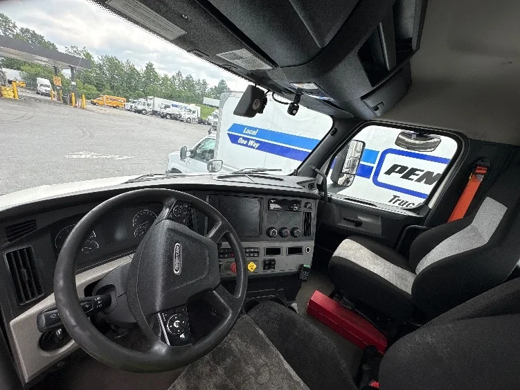 2019 Freightliner Cascadia in Montgomery, NY — photo 10
