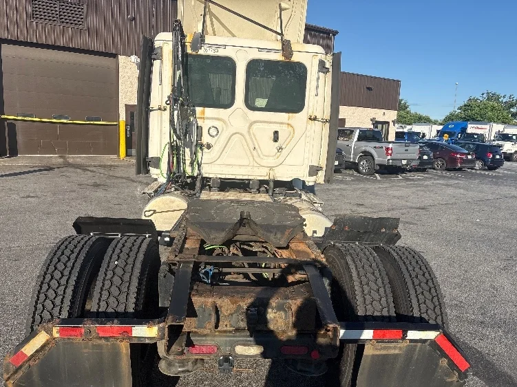 2019 Freightliner Cascadia in Montgomery, NY — photo 6