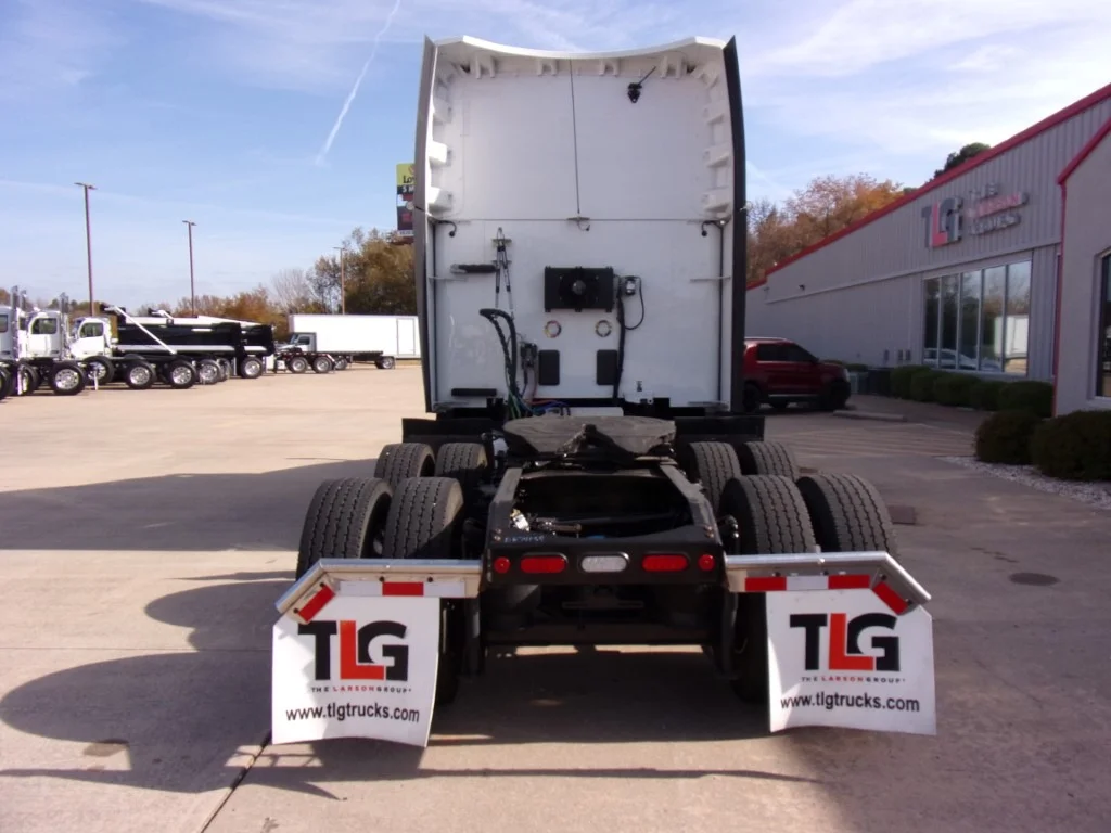 2023 Peterbilt 579 - image 8