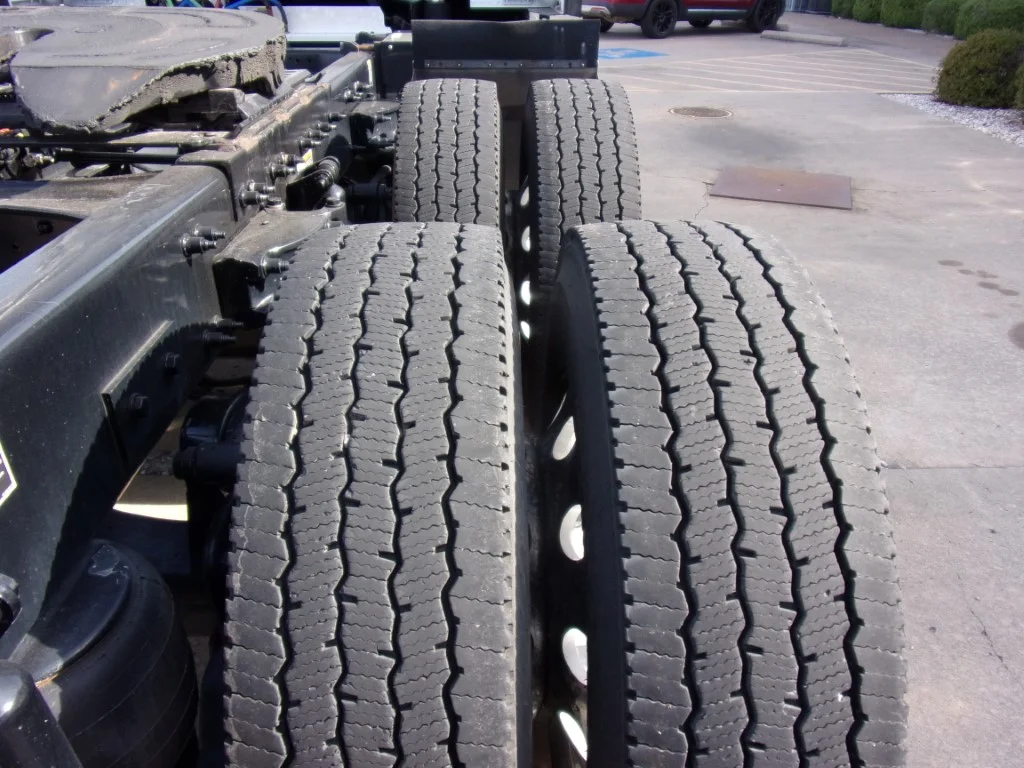 2023 Peterbilt 579 - image 6