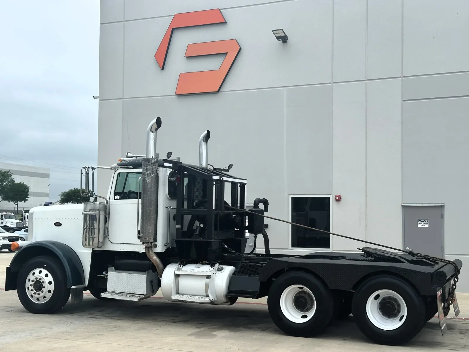 2008 Peterbilt 388 in Hutchins, TX — photo 6