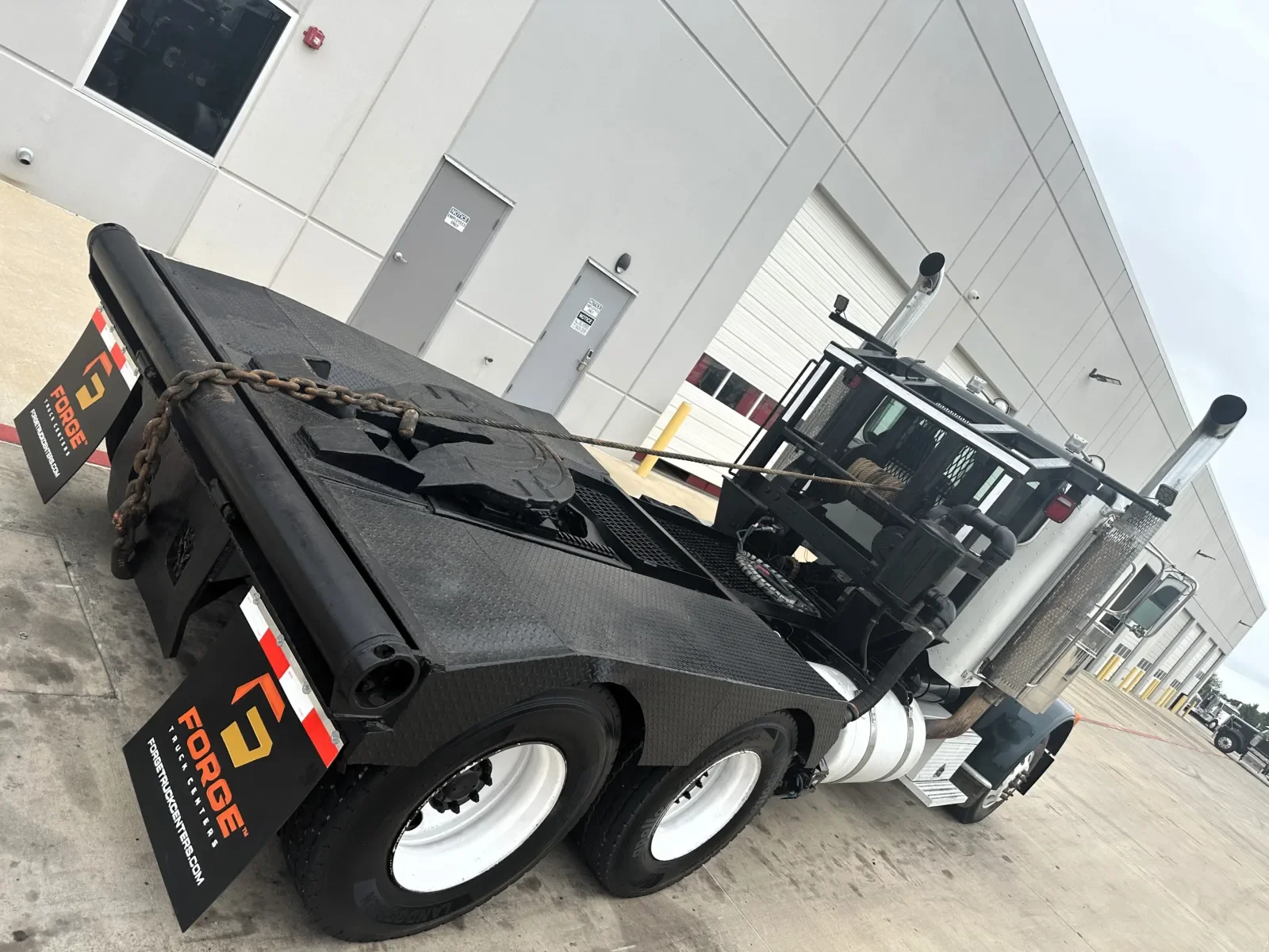 2008 Peterbilt 388 in Hutchins, TX — photo 11