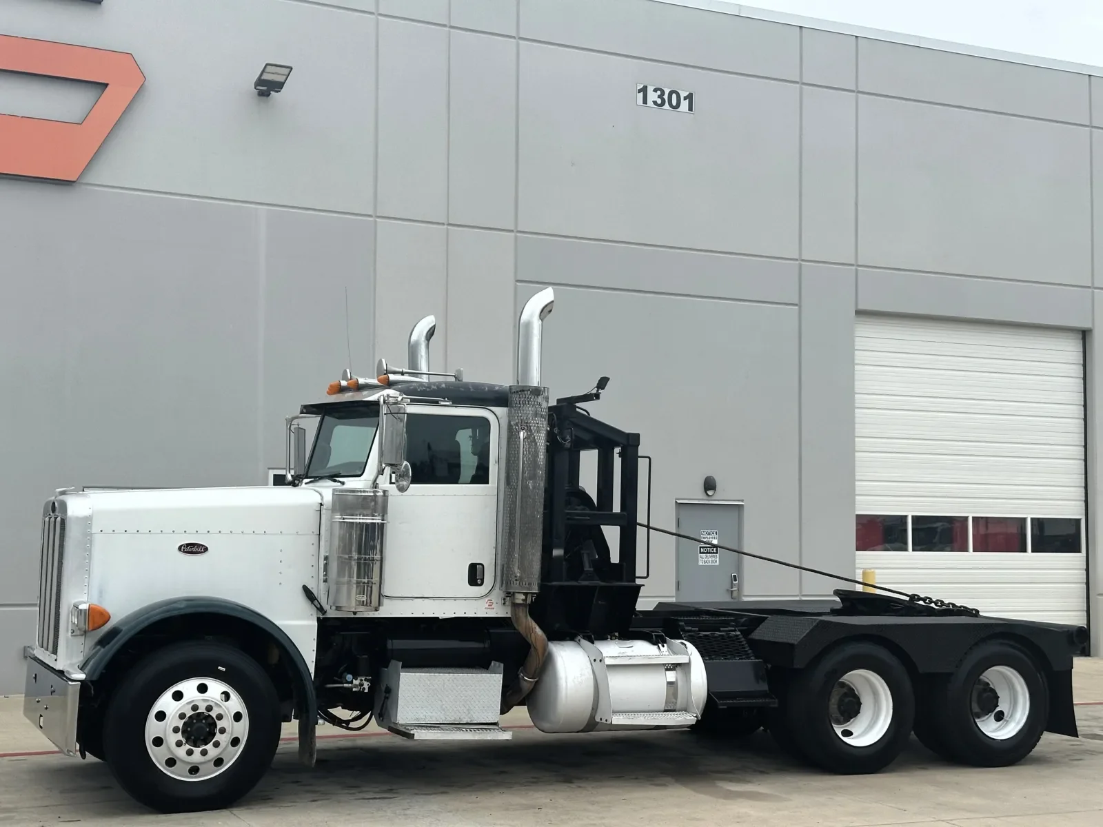 2008 Peterbilt 388 in Hutchins, TX — photo 2