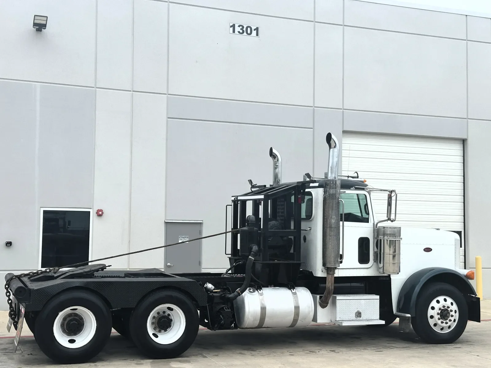 2008 Peterbilt 388 in Hutchins, TX — photo 5