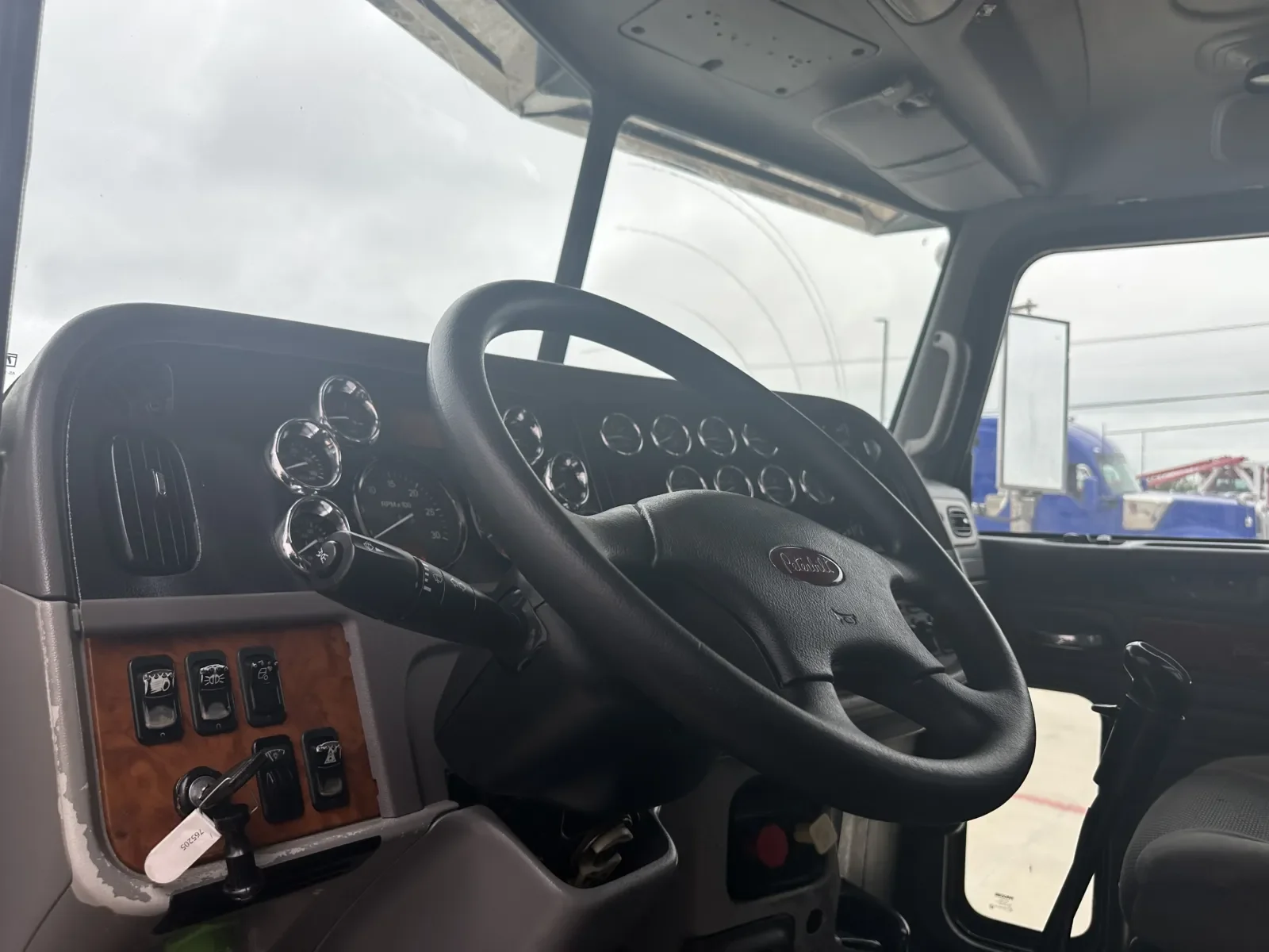 2008 Peterbilt 388 in Hutchins, TX — photo 15