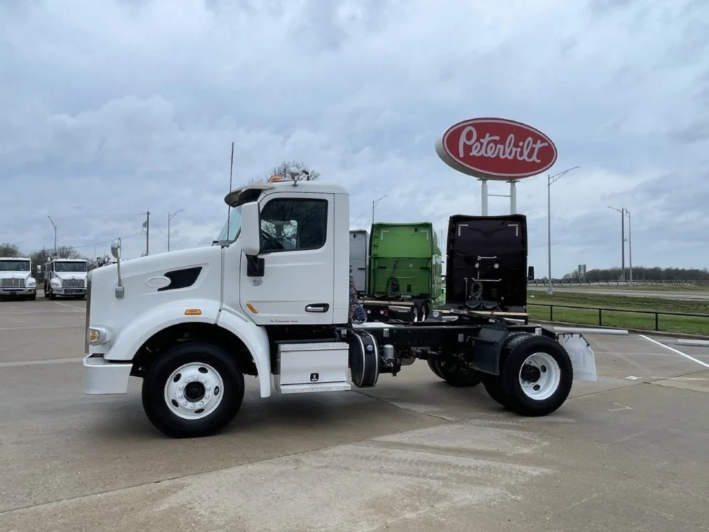 2020 Peterbilt 567 - image 2